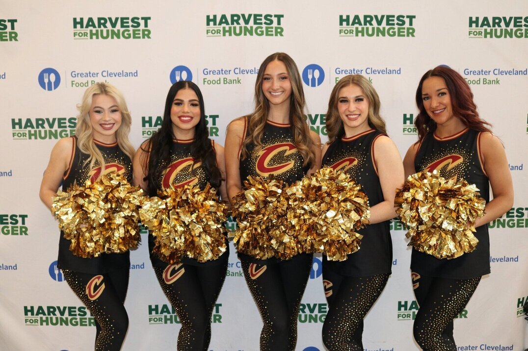 Cavsdanceteamatkickoff2